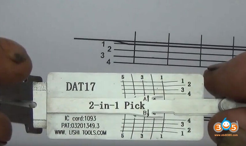 how-to-use-Lishi-DAT17-2in1-Pick-Decoder-Tool-10