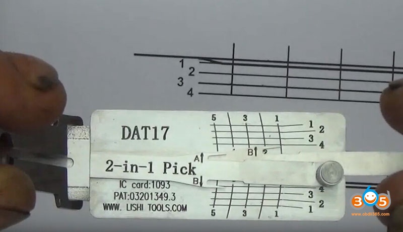 how-to-use-Lishi-DAT17-2in1-Pick-Decoder-Tool-11